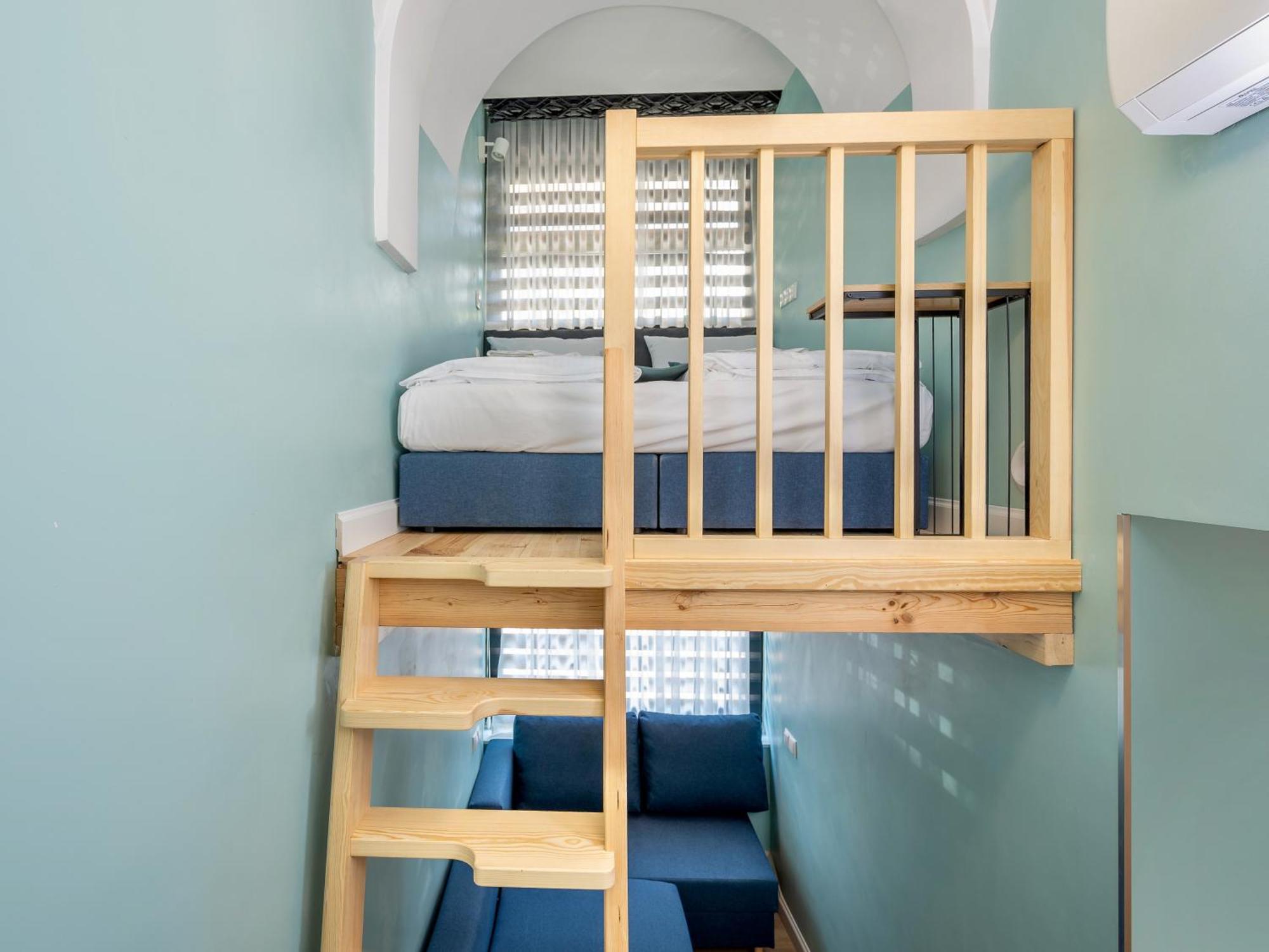 Jess Inn Hostel Rondo Charles De Gaulle وارسو المظهر الخارجي الصورة