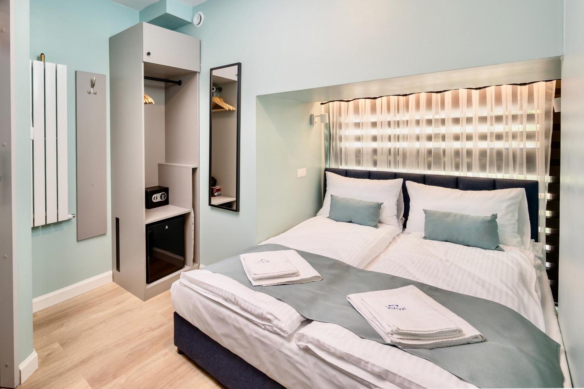 Jess Inn Hostel Rondo Charles De Gaulle وارسو المظهر الخارجي الصورة