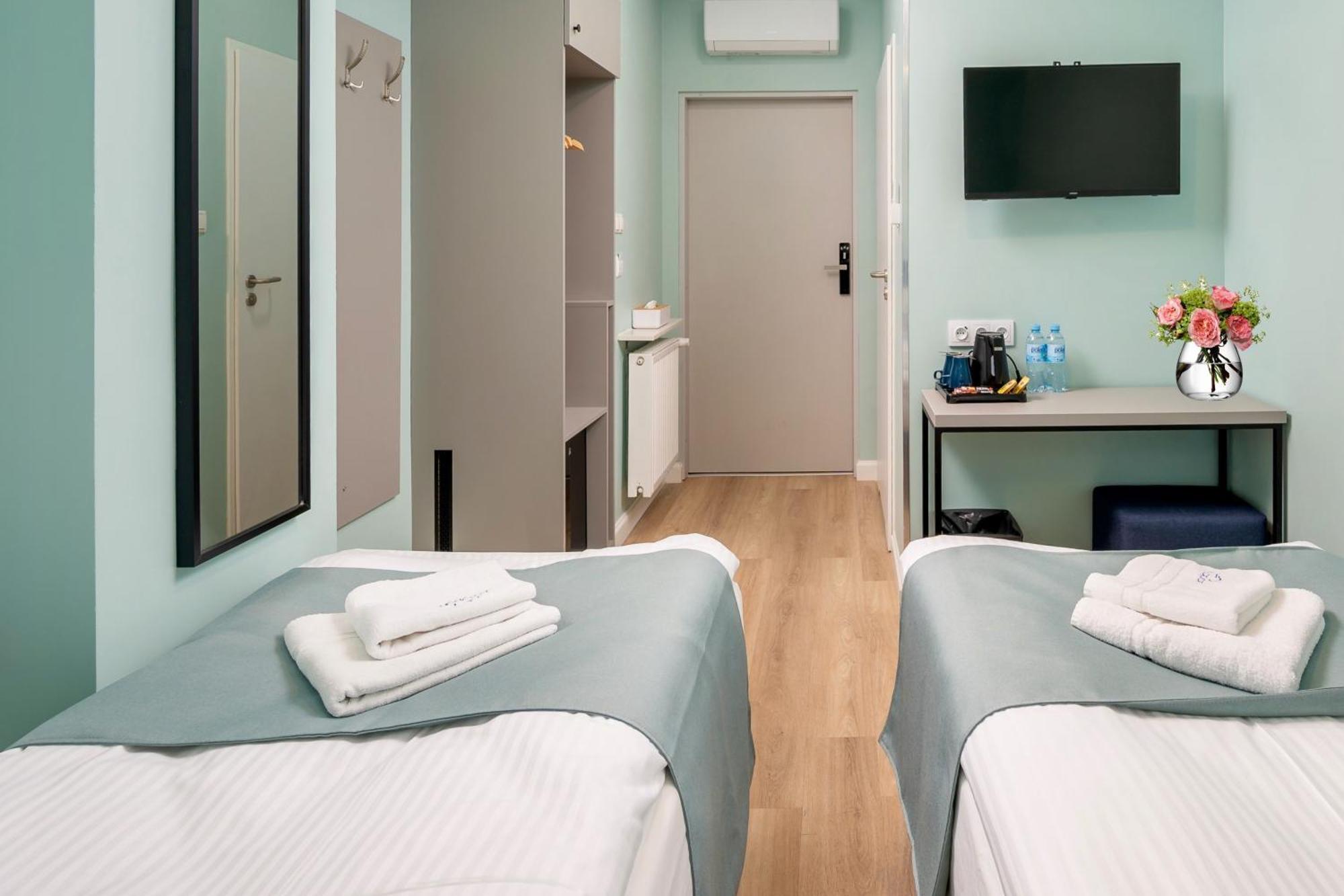 Jess Inn Hostel Rondo Charles De Gaulle وارسو المظهر الخارجي الصورة